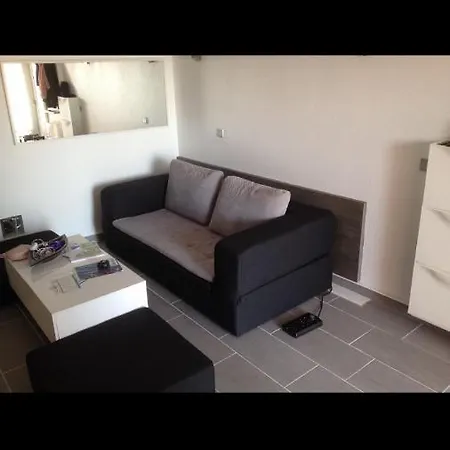 Grand Bord De Piscine