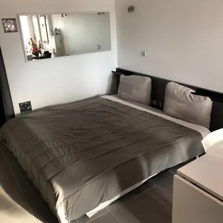 Grand Bord De Piscine Apartment Sete