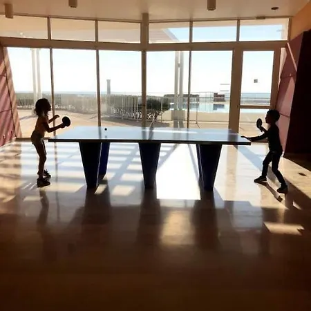 Grand Bord De Piscine דירה *