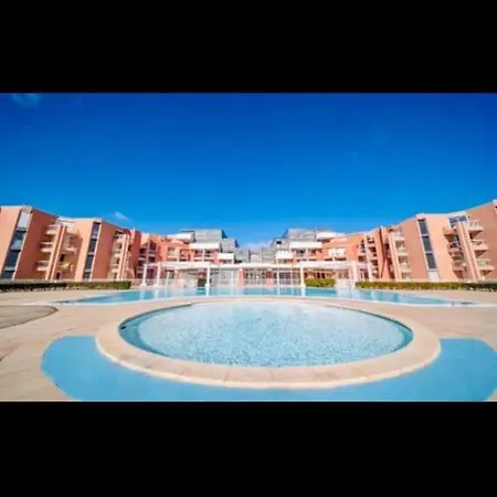 Grand Bord De Piscine *