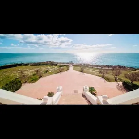 Grand Bord De Piscine דירה *