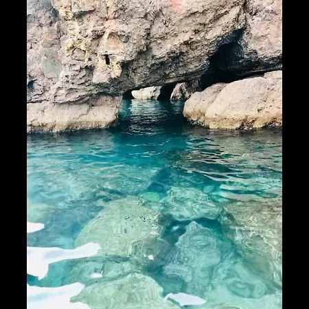 Grand Bord De Piscine דירה